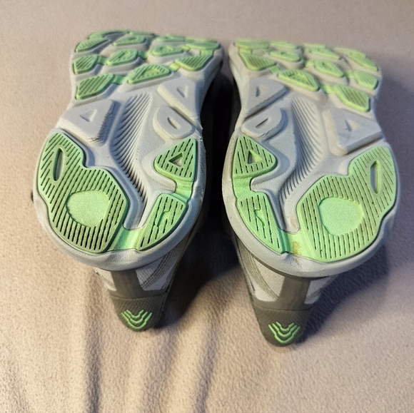 Hoka Clifton 9 Womens Gray and Green Running Shoes Sz 7B. - Picture 14 of 16